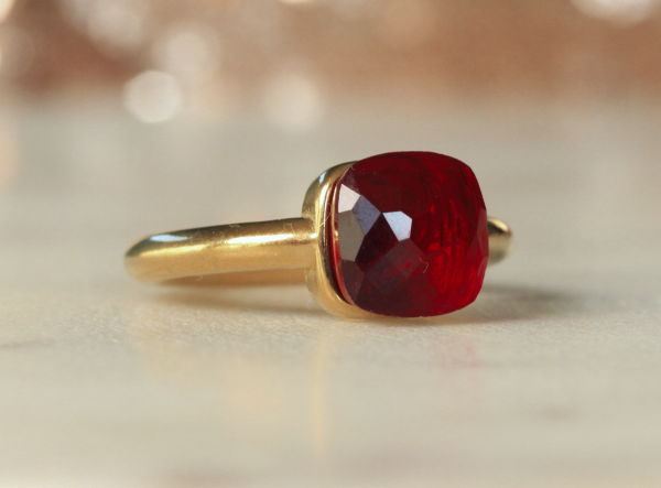 Ring Granat hydro: vergoldeter Stapelring mit Geburtsstein